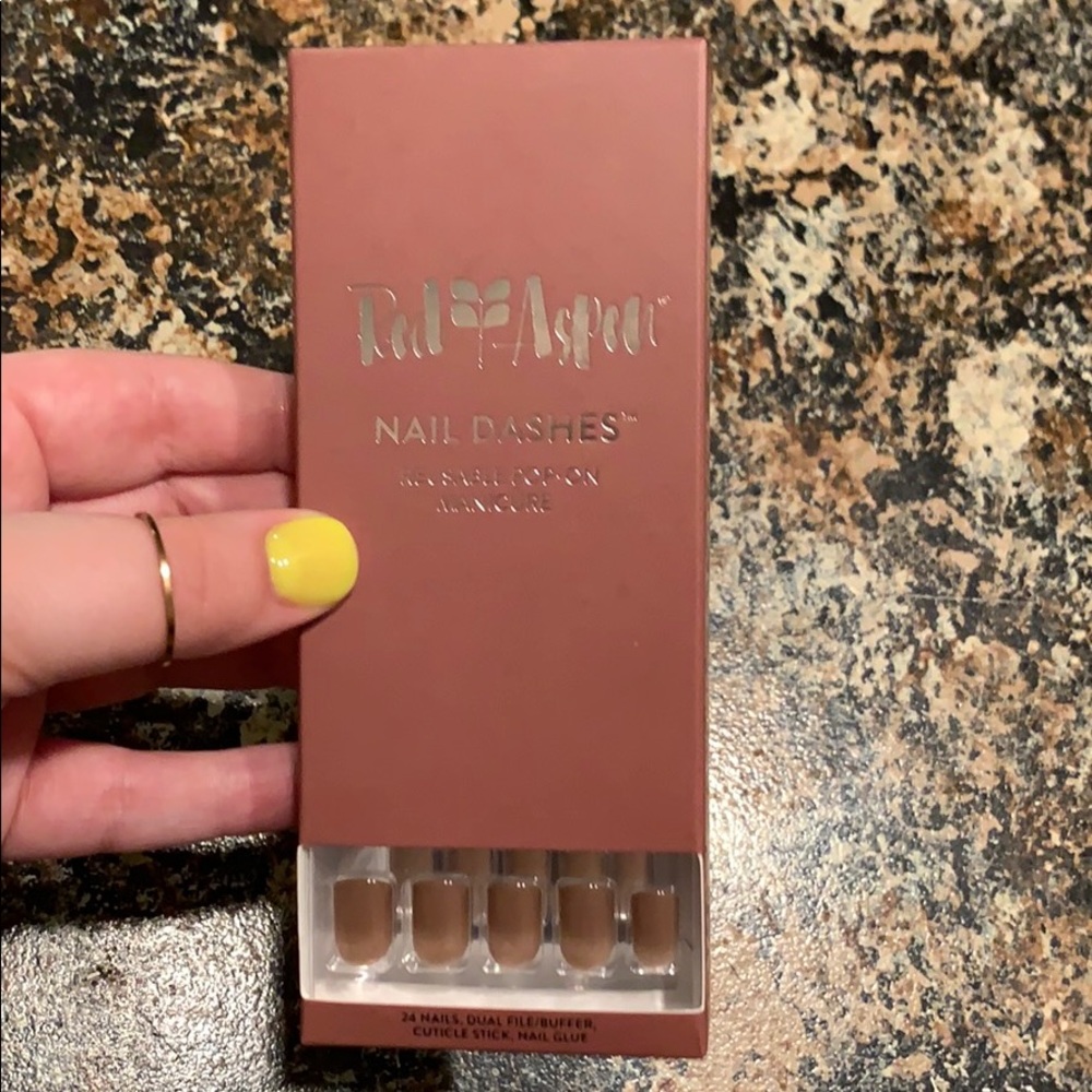 Red Aspen Liza Loves A Latte Nail Dashes